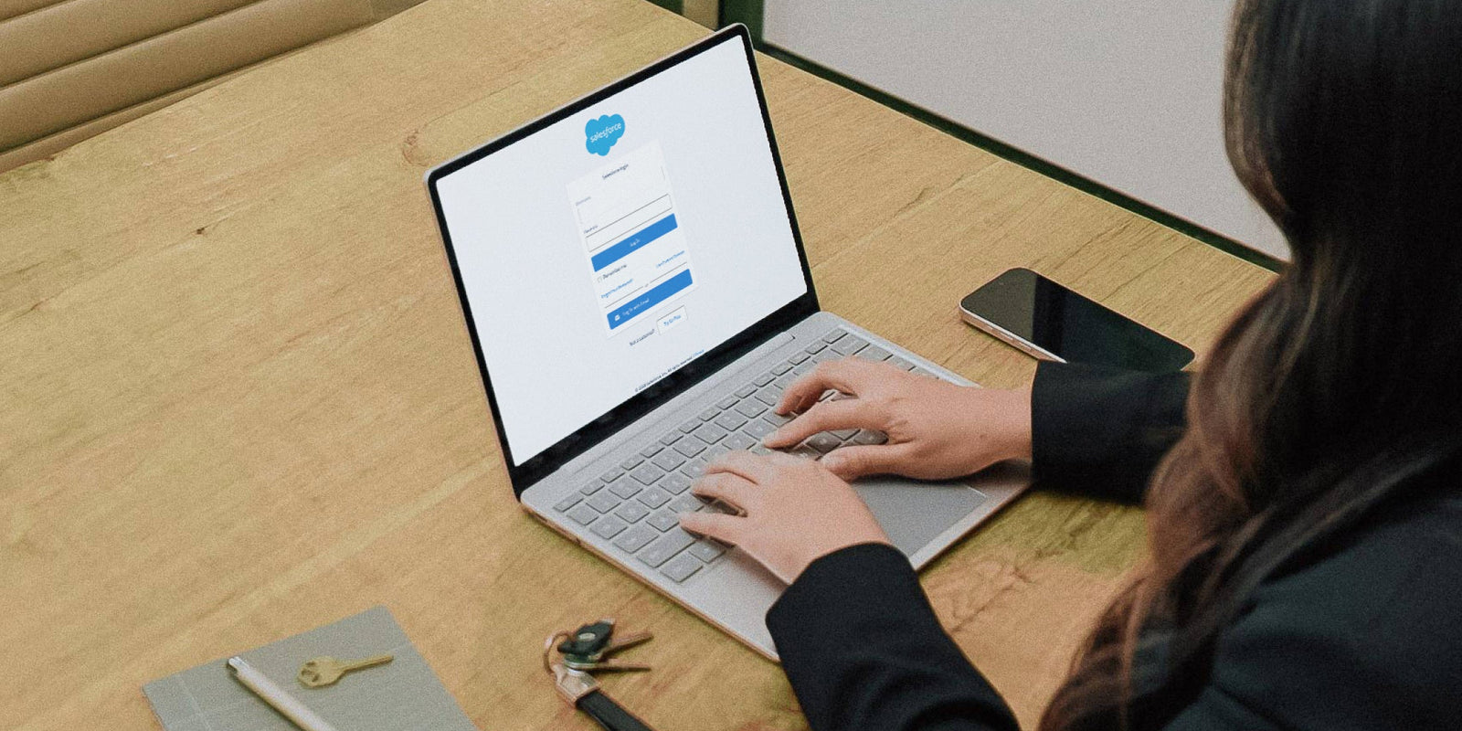 Salesforce が全従業員のログインにMFAを義務化