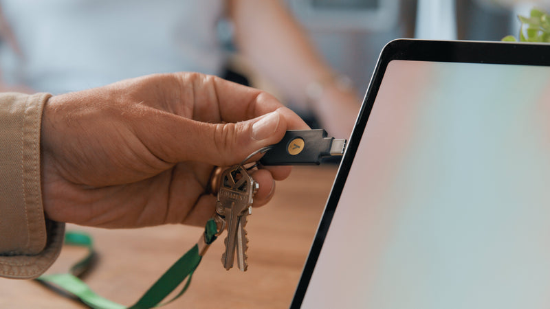 パスワードだけでは守れない。YubiKeyが変えるログインの新常識