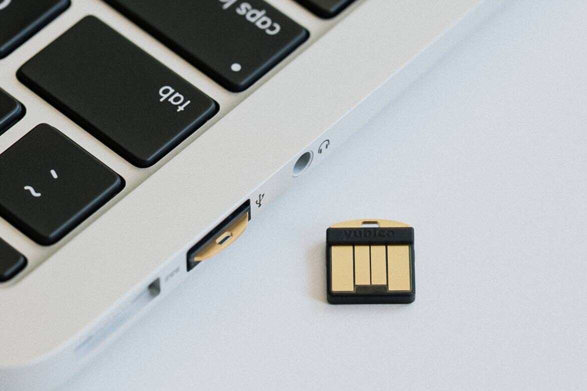 YubiKey RFiD と YubiKey NEO